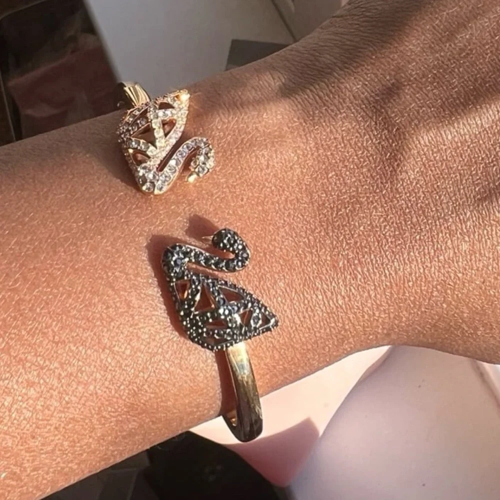 Rare find swarovski Facet Swan Bangle Bracelet Multi Color, Size medium -like ne